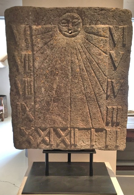 Stenen zonnewijzer 18e eeuw - Afbeelding 2