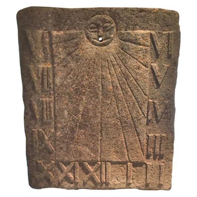 Stenen zonnewijzer 18e eeuw