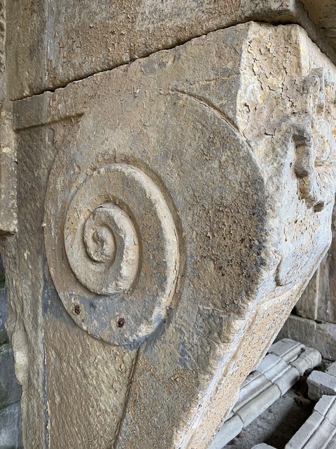 stenen schoorsteenmantel uit de renaissance - Afbeelding 4