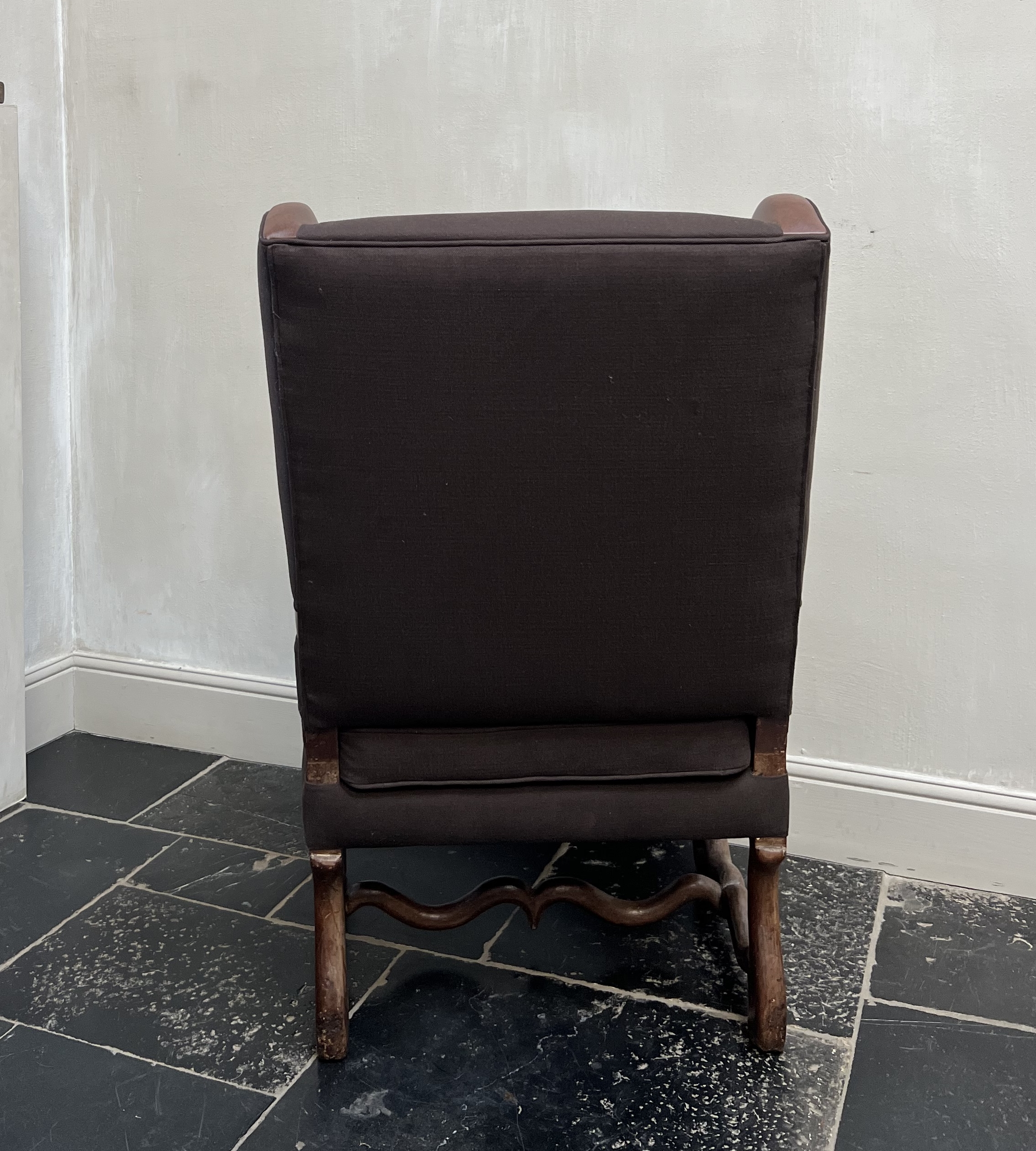 Franse oorfauteuil van leer en linnen uit het begin van de 18e eeuw - Afbeelding 7