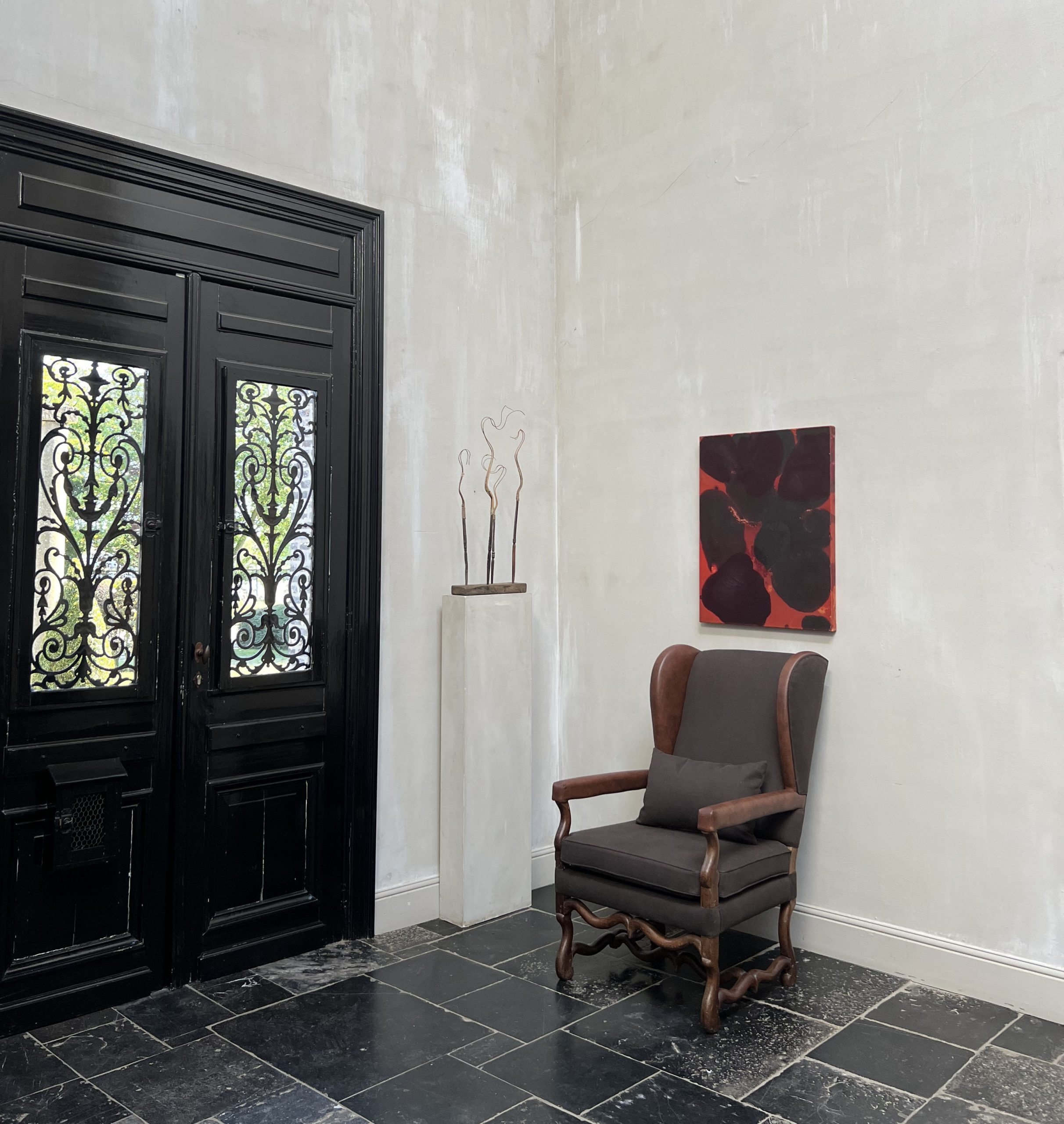 Franse oorfauteuil van leer en linnen uit het begin van de 18e eeuw - Afbeelding 5