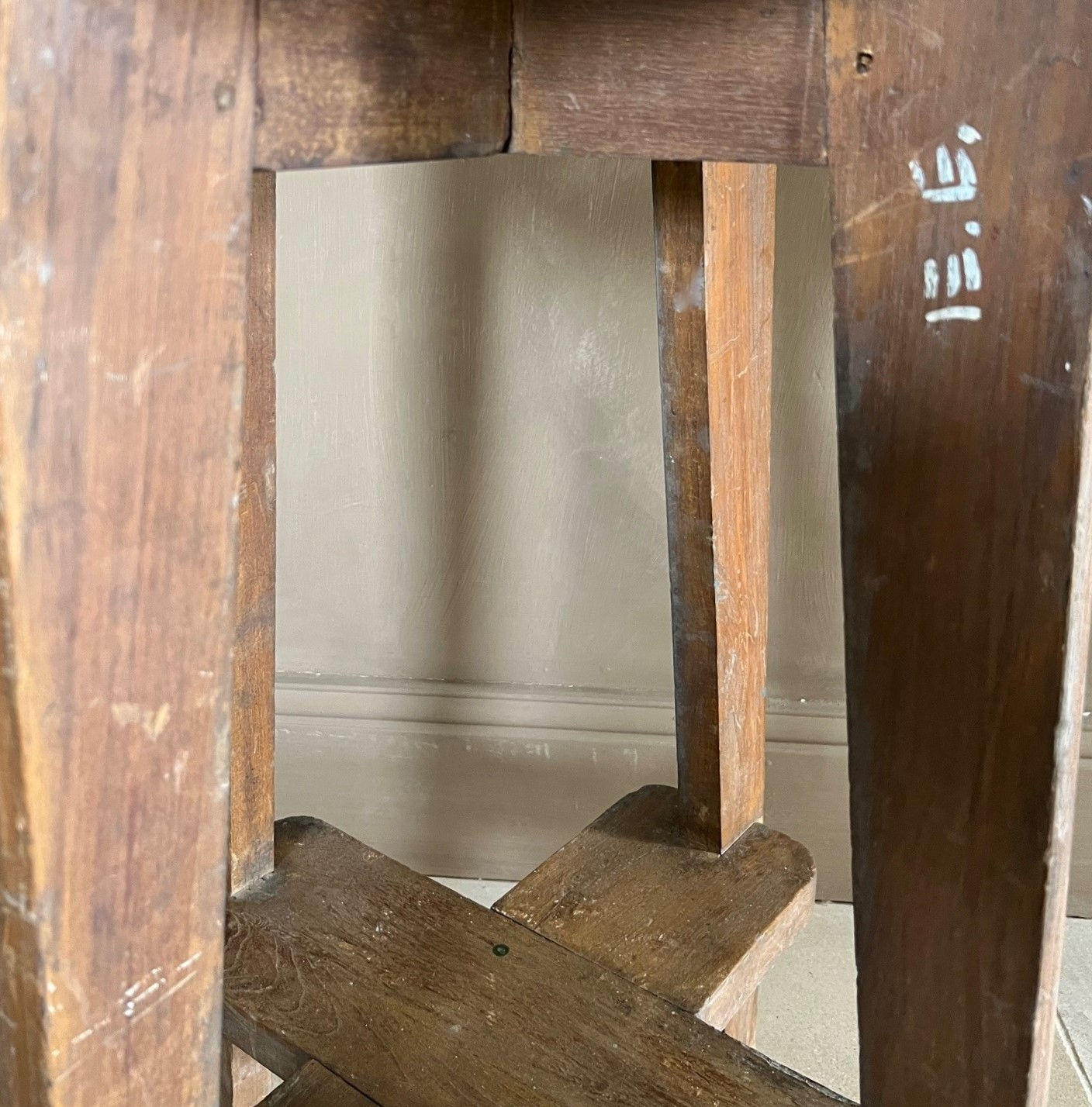 Pierre Jeanneret Chandigarh hoge kruk met canework PJ-011001 - Afbeelding 6