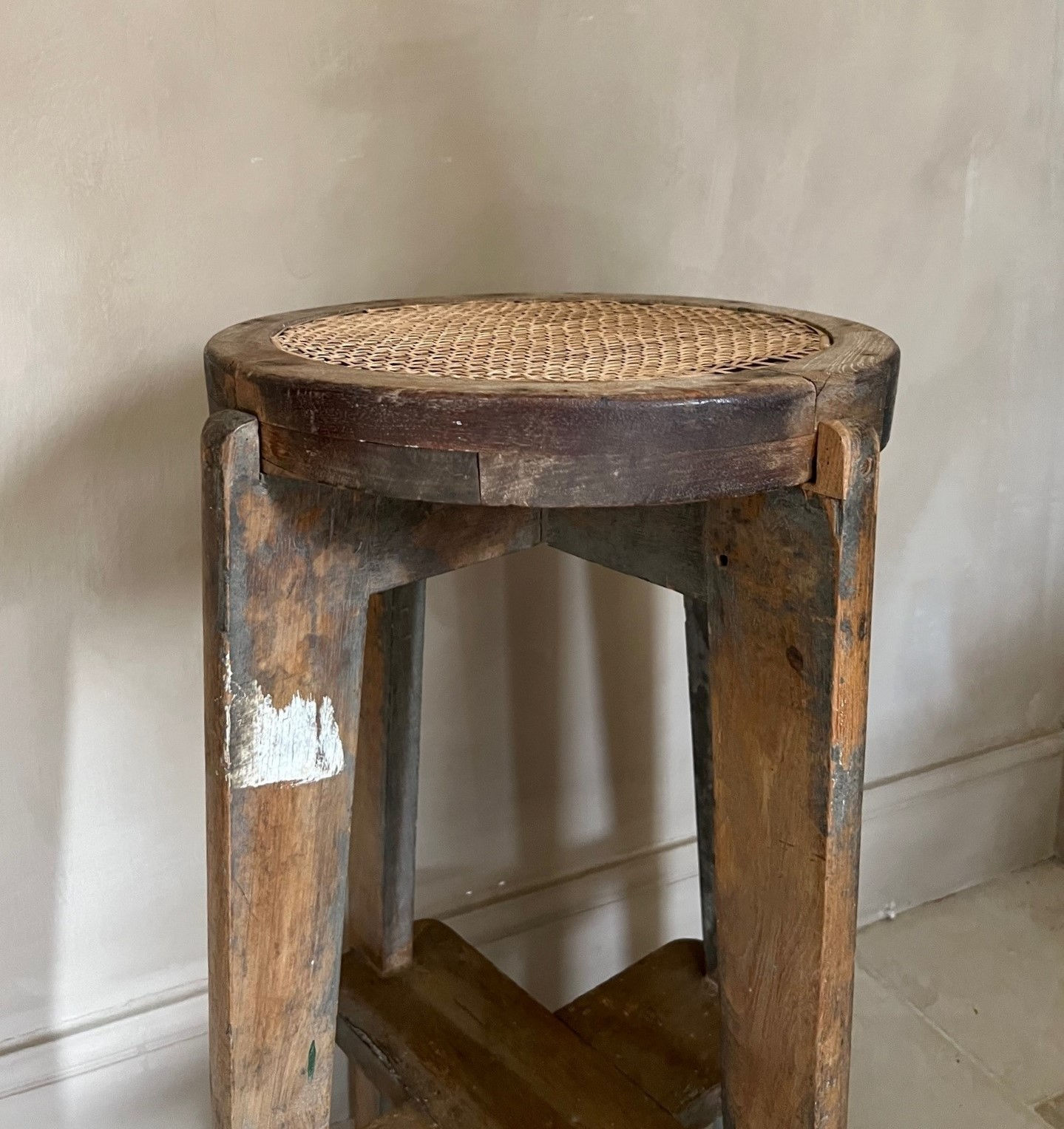 Pierre Jeanneret Chandigarh hoge kruk met canework PJ-011001 - Afbeelding 8