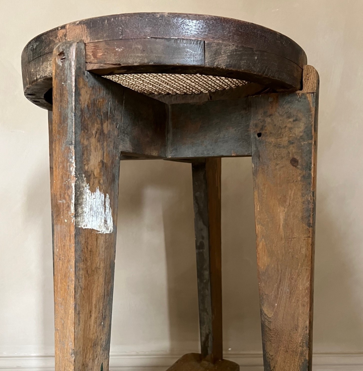 Pierre Jeanneret Chandigarh hoge kruk met canework PJ-011001 - Afbeelding 12