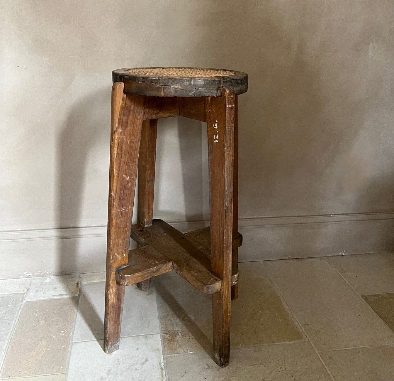 Pierre Jeanneret Chandigarh hoge kruk met canework PJ-011001 - Afbeelding 16